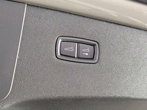 New 2026 Porsche Cayenne Coupe AWD/4WD image 18