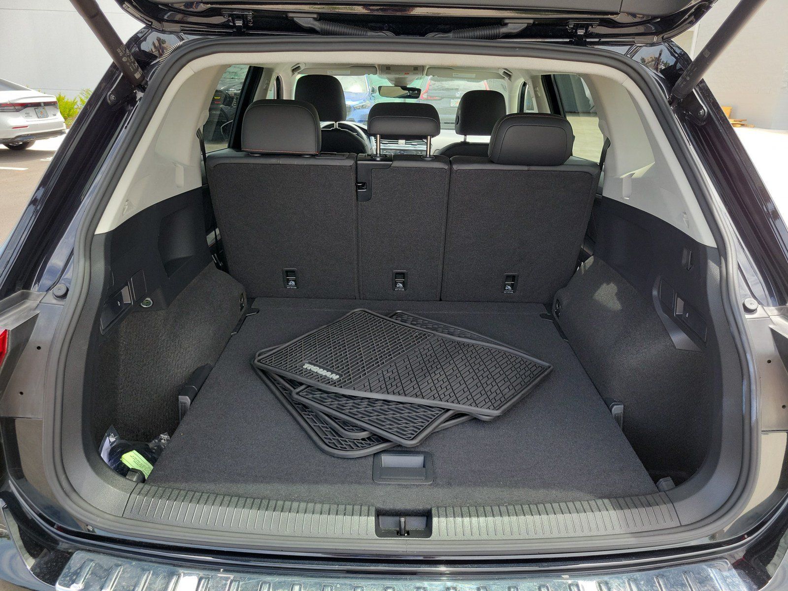 Used 2024 Volkswagen Tiguan Wolfsburg Edition w/ MDO Package, Two-Row AWD/4WD image 30