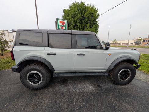 Used 2022 Ford Bronco Badlands AWD/4WD image 3