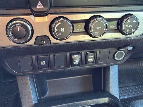 Used 2019 Toyota Tacoma SR5 AWD/4WD image 40