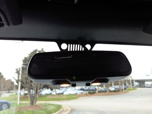 Used 2018 Jeep Wrangler Unlimited Sahara w/ Connectivity Group image 23