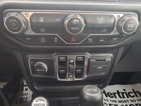 Used 2022 Jeep Wrangler Unlimited Sport image 22