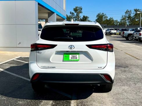 Used 2024 Toyota Highlander XLE image 5