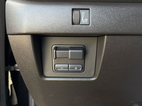 Used 2025 Chevrolet Colorado Trail Boss AWD/4WD image 24