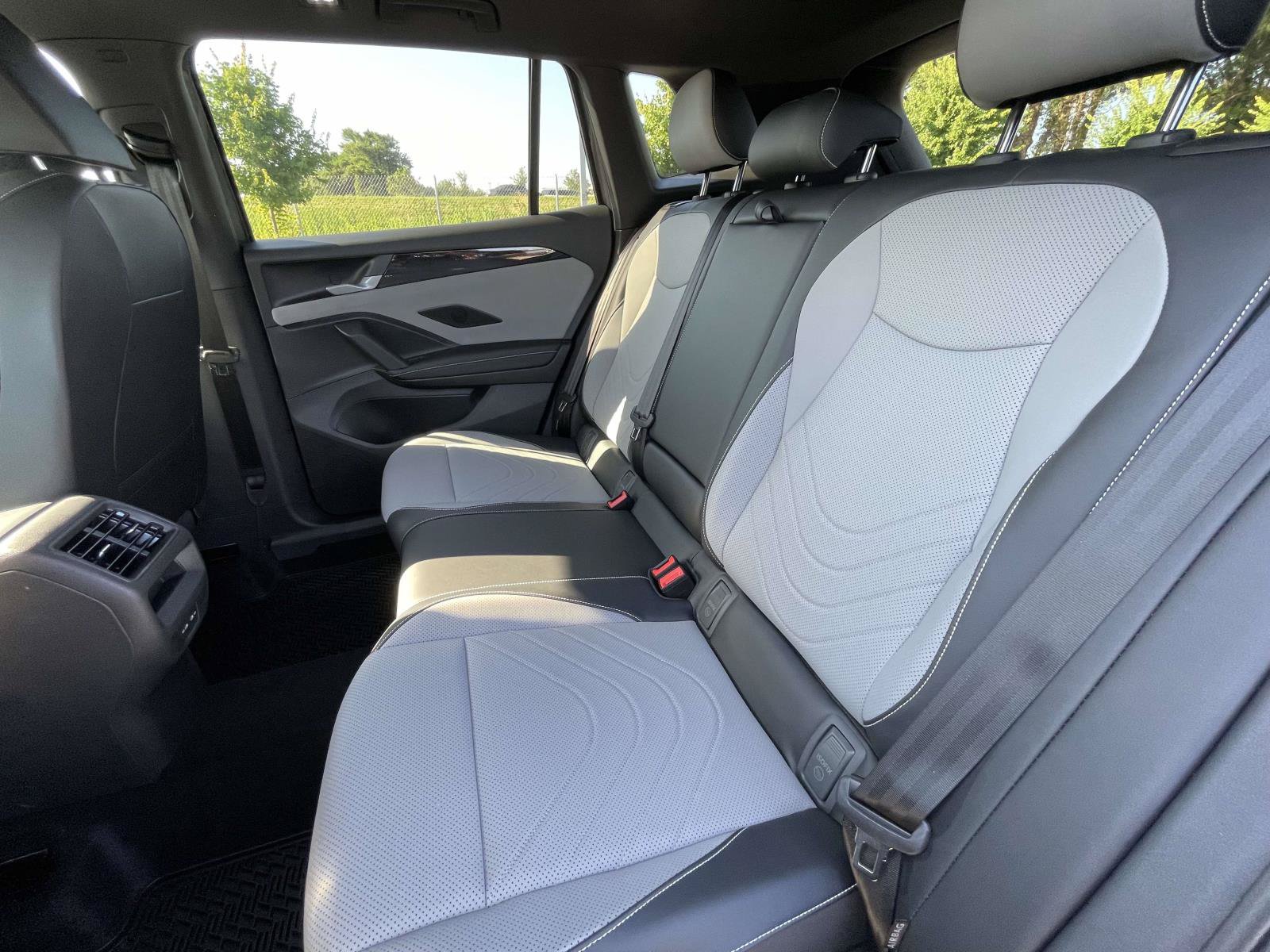 New 2026 Volkswagen Tiguan SE R-Line FWD image 13