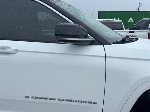 Used 2023 Jeep Grand Cherokee Summit w/ Adv Protech Group IV AWD/4WD image 8
