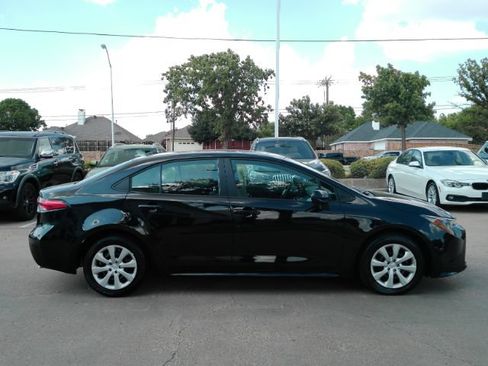 Used 2026 Toyota Corolla LE FWD image 5