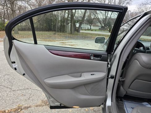 Used 2002 Lexus ES 330 Base 4dr Sedan image 16