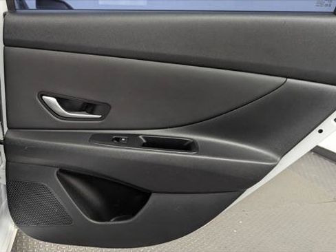 Used 2025 Hyundai Elantra Limited FWD image 19