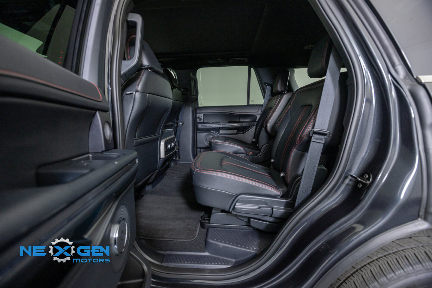 Used 2024 Ford Expedition Limited AWD/4WD image 29