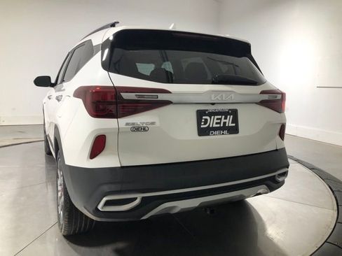 Certified 2022 Kia Seltos SX w/ Sunroof Package image 5