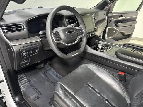 Used 2024 Jeep Wagoneer L Series II w/ Flexible Seating Group AWD/4WD image 15