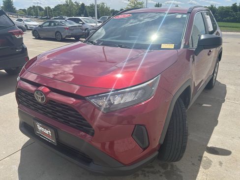 Used 2019 Toyota RAV4 LE AWD/4WD image 3