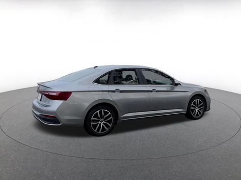 Used 2025 Volkswagen Jetta SE image 14