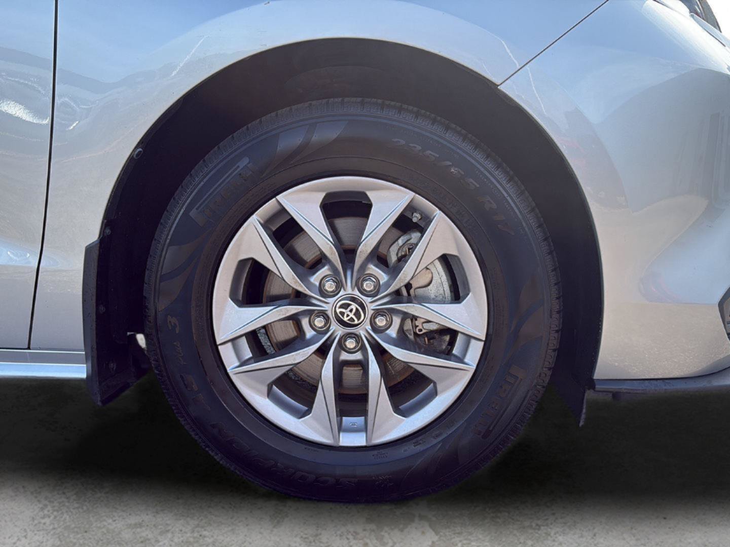 Used 2022 Toyota Sienna LE AWD/4WD image 24
