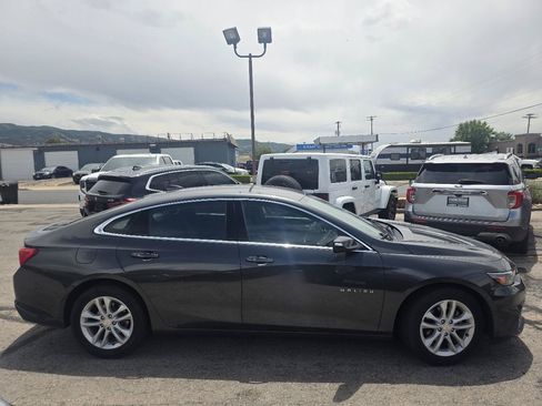 Used 2018 Chevrolet Malibu LT FWD image 2