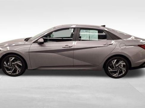Used 2025 Hyundai Elantra SEL image 6