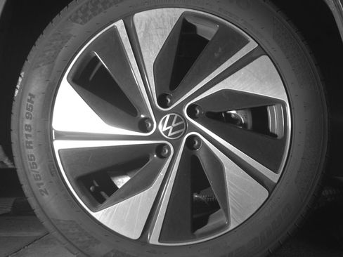 Used 2025 Volkswagen Taos SE image 13