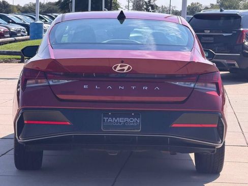 Used 2025 Hyundai Elantra SEL FWD image 3