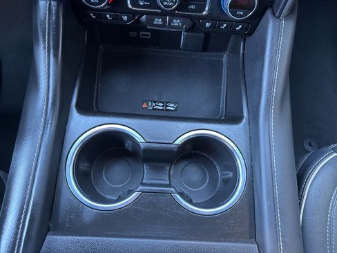 Used 2023 Chevrolet Suburban Premier image 30