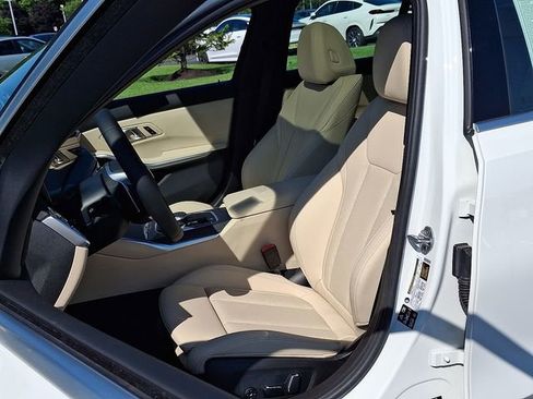 Certified 2025 BMW 330i xDrive Sedan w/ Convenience Package image 13