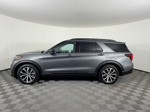 Used 2025 Ford Explorer ST-Line w/ Premium Package image 8