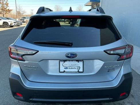 Certified 2025 Subaru Outback Premium image 3