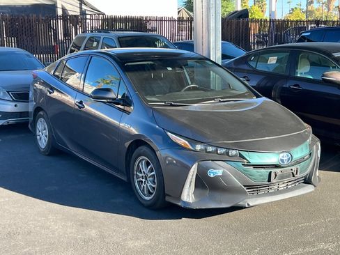 Used 2017 Toyota Prius Prime Premium FWD image 2