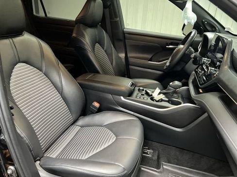 Used 2024 Toyota Highlander XSE AWD/4WD image 28