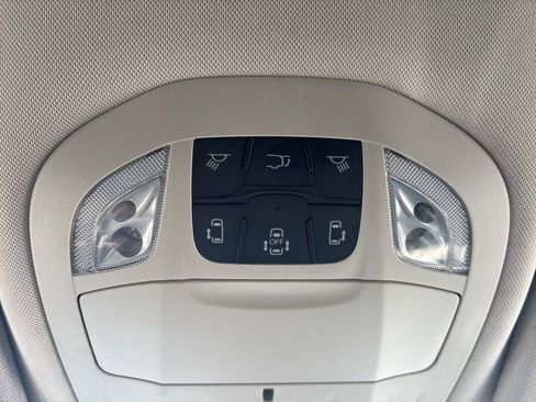 Used 2024 Chrysler Pacifica Touring-L FWD image 5