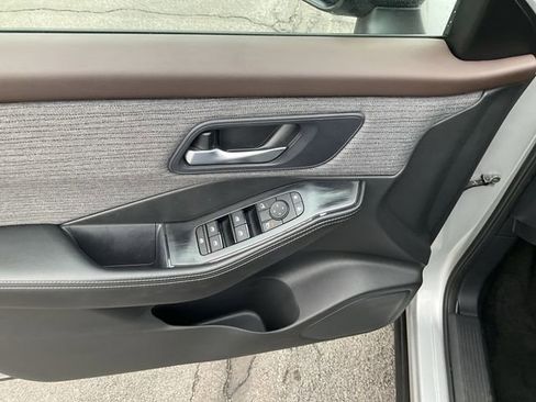 Certified 2023 Nissan Rogue SV image 27