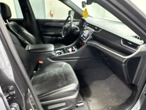 Used 2024 Jeep Grand Cherokee Altitude RWD image 25