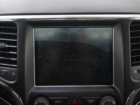 Used 2018 Jeep Grand Cherokee Overland image 16