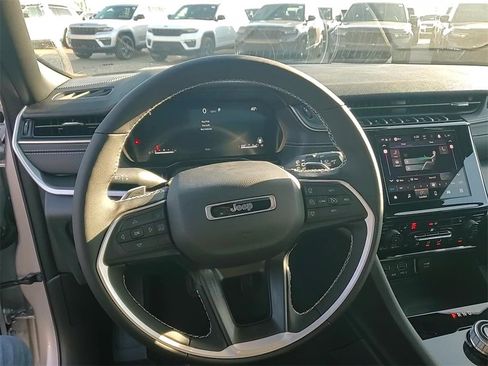 New 2025 Jeep Grand Cherokee L Altitude image 22