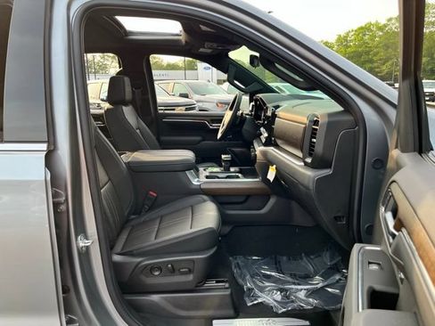 Used 2025 Chevrolet Silverado 1500 High Country w/ High Country Premium Package AWD/4WD image 25