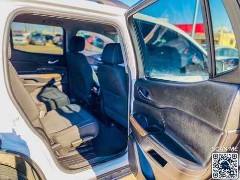 Used 2021 GMC Acadia SLE w/ Elevation Edition image 12