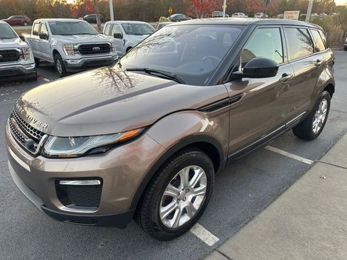Used 2018 Land Rover Range Rover Evoque SE Premium image 3