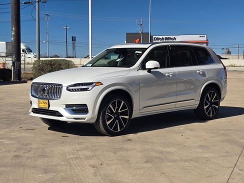 Used 2025 Volvo XC90 B5 Plus w/ Protection Package Premier image 7