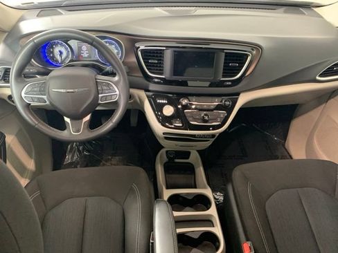 Used 2023 Chrysler Voyager LX FWD image 2