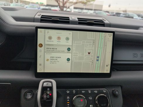 Used 2025 Land Rover Defender 110 image 21