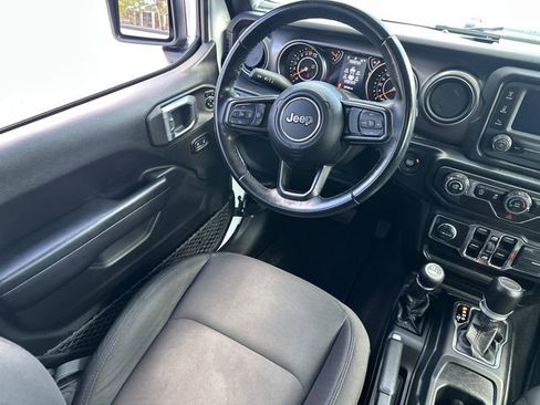 Used 2021 Jeep Gladiator Willys AWD/4WD image 19