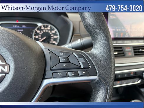 Used 2025 Nissan Altima 2.5 SV FWD image 17