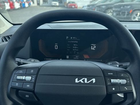 Used 2025 Kia K4 LXS image 11