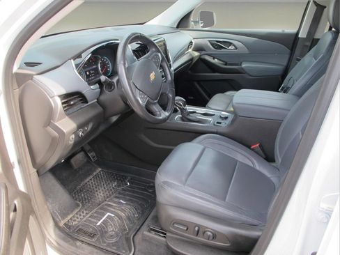 Used 2021 Chevrolet Traverse LT w/ LT Premium Package FWD image 9