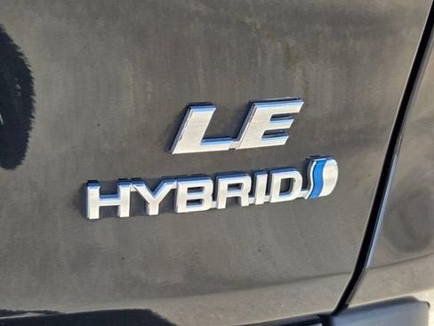 Used 2022 Toyota RAV4 LE AWD/4WD image 16