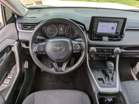 Used 2021 Toyota RAV4 XLE AWD/4WD image 16
