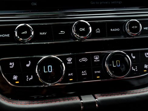 New 2025 Bentley Bentayga image 37