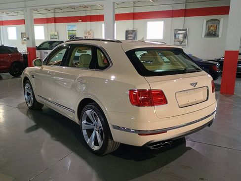 Used 2019 Bentley Bentayga AWD/4WD image 3