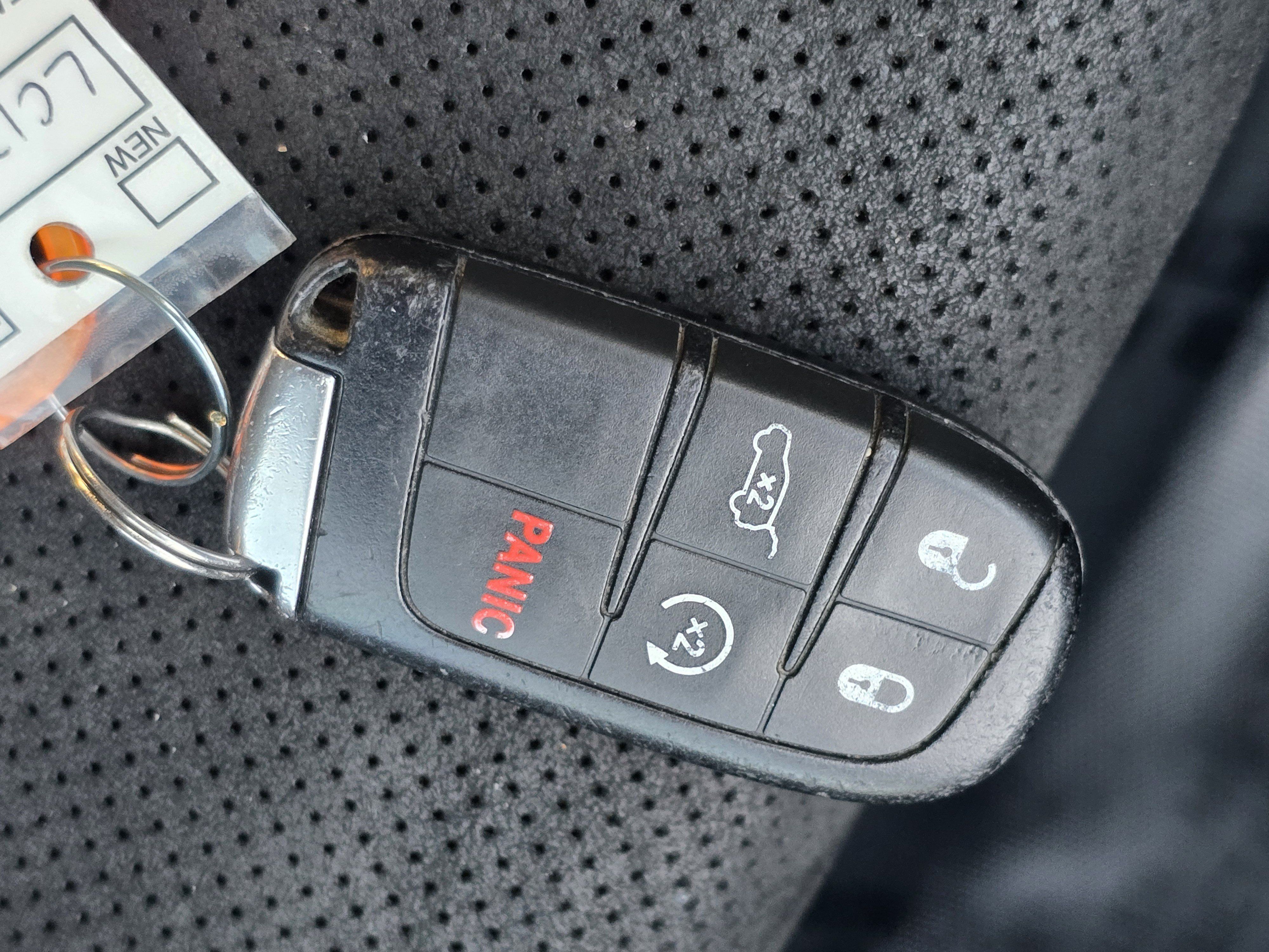 Used 2020 Jeep Grand Cherokee Altitude AWD/4WD image 34