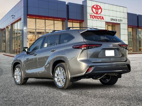 New 2026 Toyota Highlander Limited AWD/4WD image 4